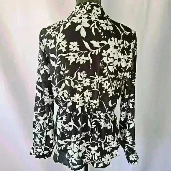 ✨Like New✨ Express Conscious Edit Floral Twist Front Blouse, Size S - Picture 2 of 5